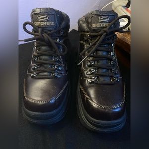 Skechers waterproof boots US size 8.5 red brown leatherupper man-made lower